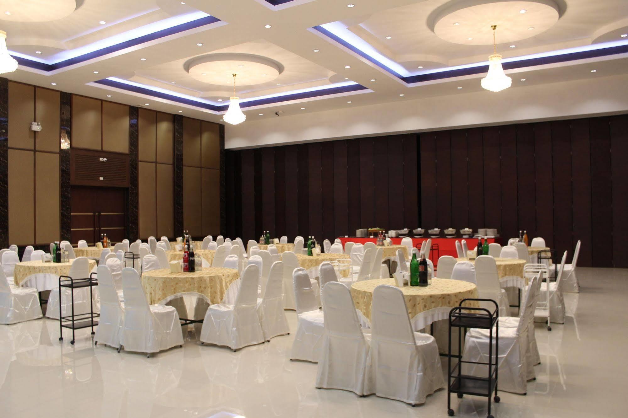 Oyo 257 Sea Paradise Hotel Sattahip Eksteriør billede